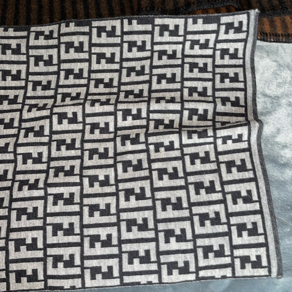 Preloved Fendi scarf excellent condition size 70X16” color is grey n black FF